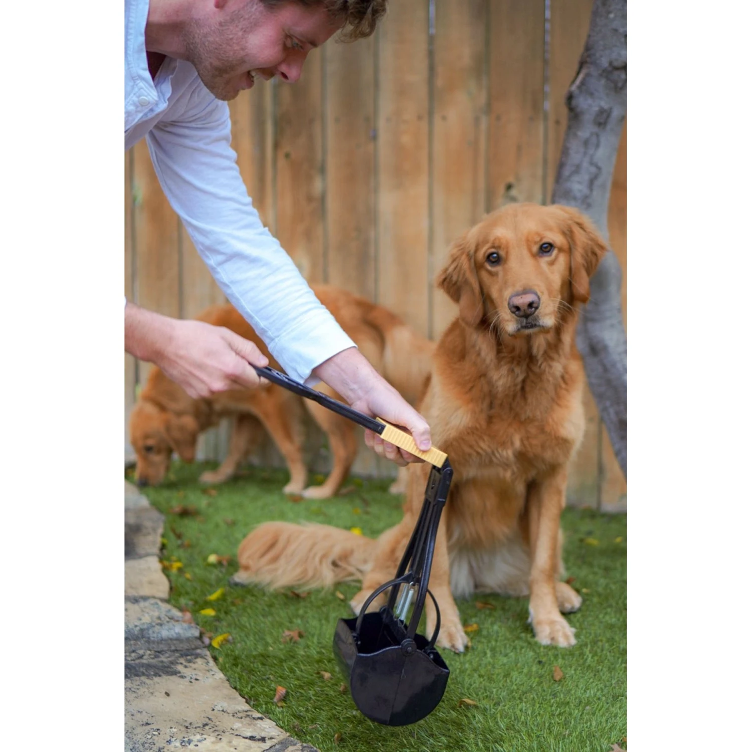 Wee-Wee Fold-Away Dog Outdoor Pooper Scooper - Image 2