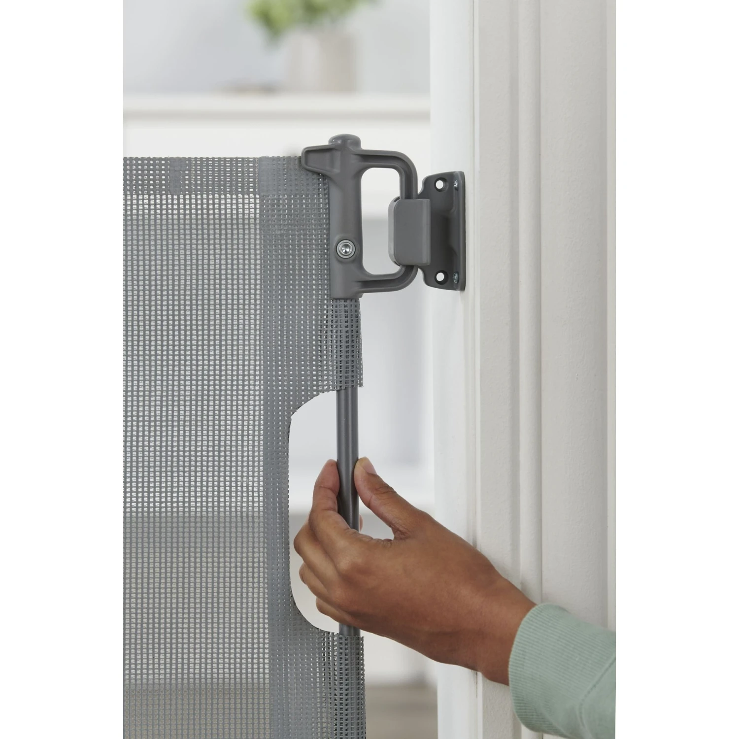 Carlson Pet Products Retractable Safety Dog Gate, Gray, Large - Image 6