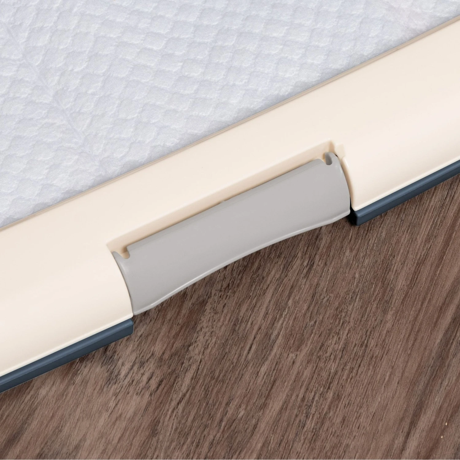 IRIS USA Non-skid Dog Plastic Training Pad Holder - Image 7